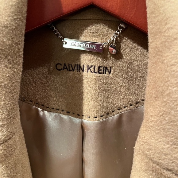 Calvin Klein camel wool/cashmere blend mid-length coat. Sz 6. Only worn twice. - Picture 4 of 9